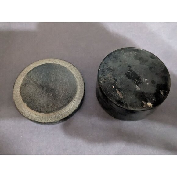 Mother of Pearl Inlay Elephant Soapstone Ring Trinket Box 2.5 in x 1.5 in - Picture 5 of 5